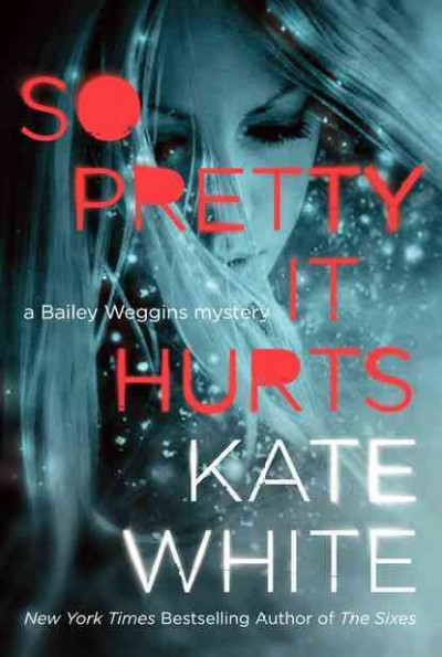 So pretty it hurts : a Bailey Weggins mystery / Kate White.