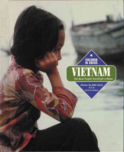 Vietnam : the boat people search for a home / photos by John Isaac ; text by Keith Greenberg.